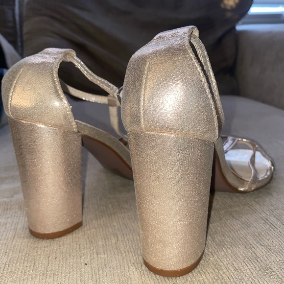 Gold Heels, women’s size 7 - Picture 3 of 4